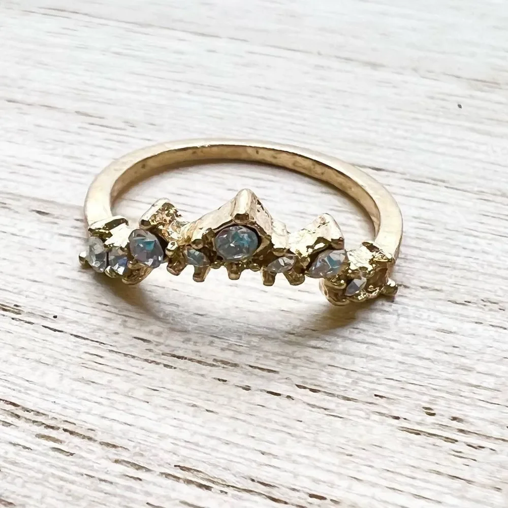 🍭6/$30 Gold tone rhinestone studded enhancer stackable ring - size 8